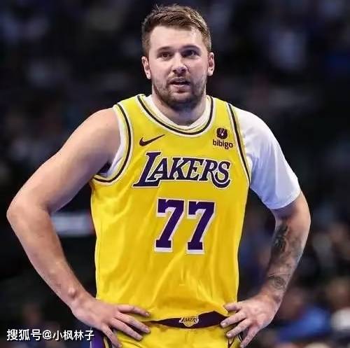 东契奇三巨头联手，关键时刻神级表现得分突破，冲击季后赛冲击季后赛！的简单介绍